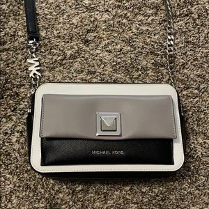 Michael Korda Crossbody